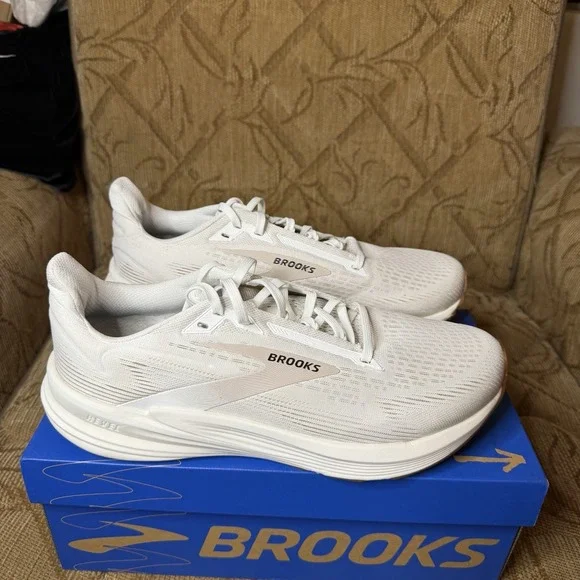 Brooks Womens Revel 8 Size 10.5 D Wide Sneakers White Chateau Gray Shoes EUC! - Picture 4 of 9